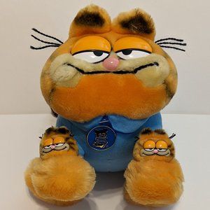 Vintage 1981 Garfield "My Favorite Slippers" DAKIN Plush With Tags